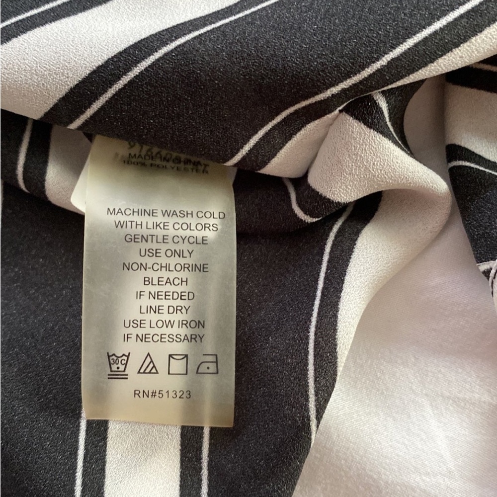 NWT Vince Camuto black& white striped Dolman flutter sleeve blouse sz small - Picture 5 of 6